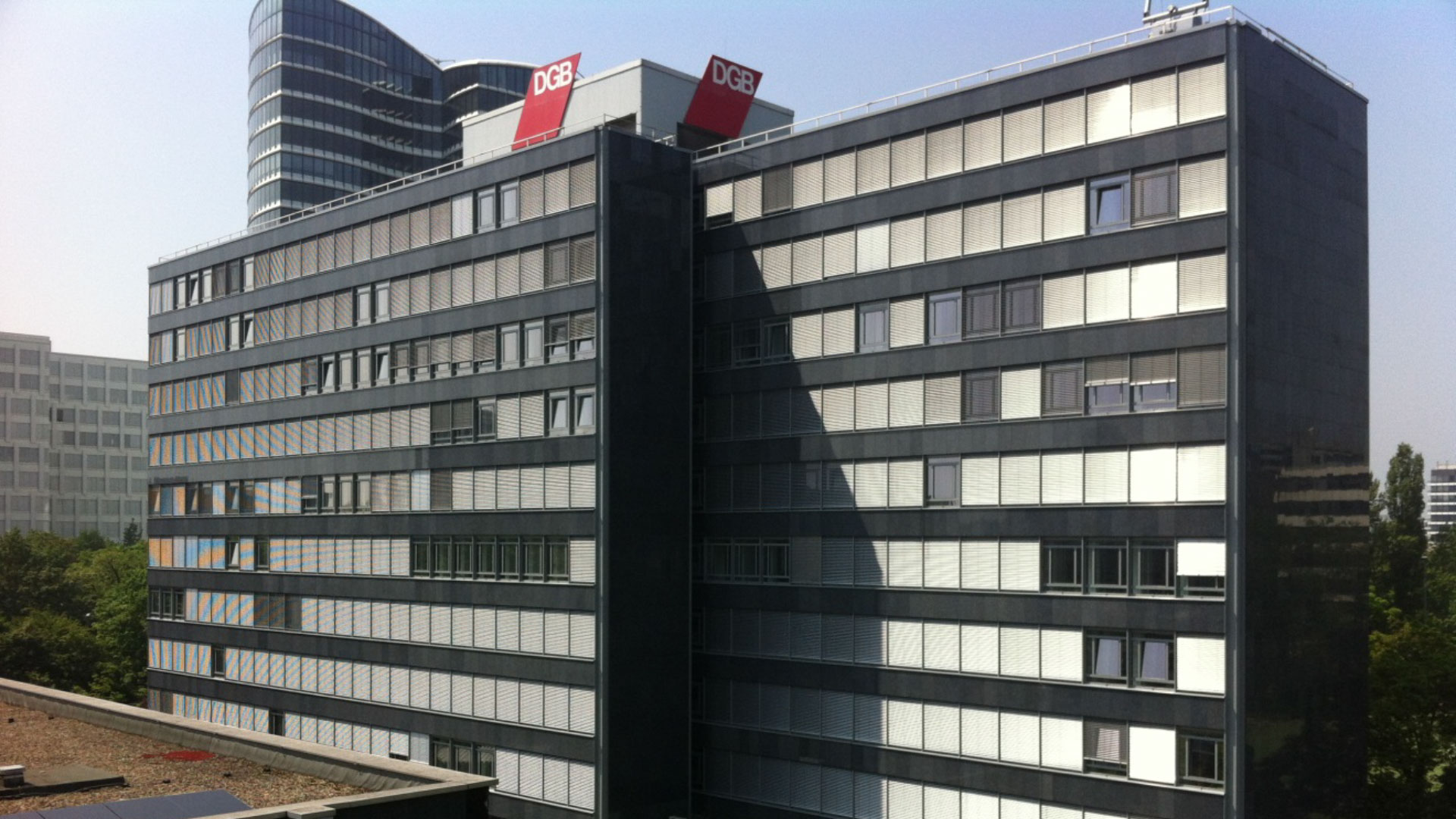 Modernisierung der Fassade am Gewerkschaftshaus DGB Düsseldorf