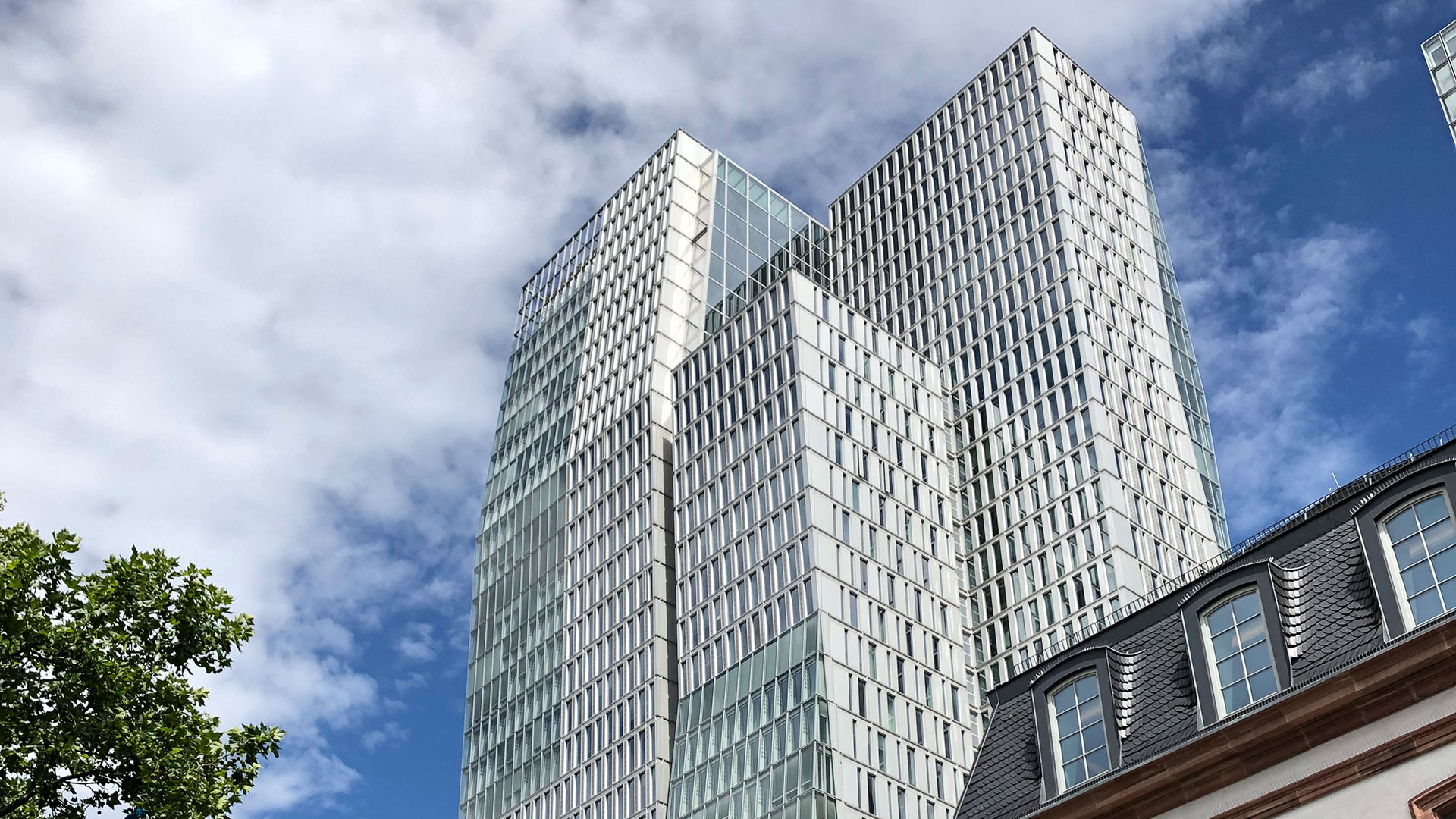 Palaisquartier Bauteil B in Frankfurt: Fassade mit Wärmeschutzverglasung und Sonnenschutz